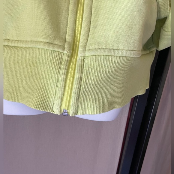 Lululemon lime green Scuba Hoodie. Hip length Front closure. Front side pockets - Picture 5 of 12